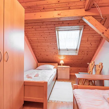 Počitniška hiša Family Friendly House Marija - Happy *